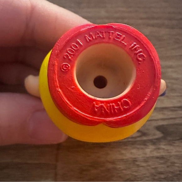 Fischer Price LITTLE PEOPLE MAGGIE Figure 2001 Raincoat Glasses Text Book School - Picture 3 of 8